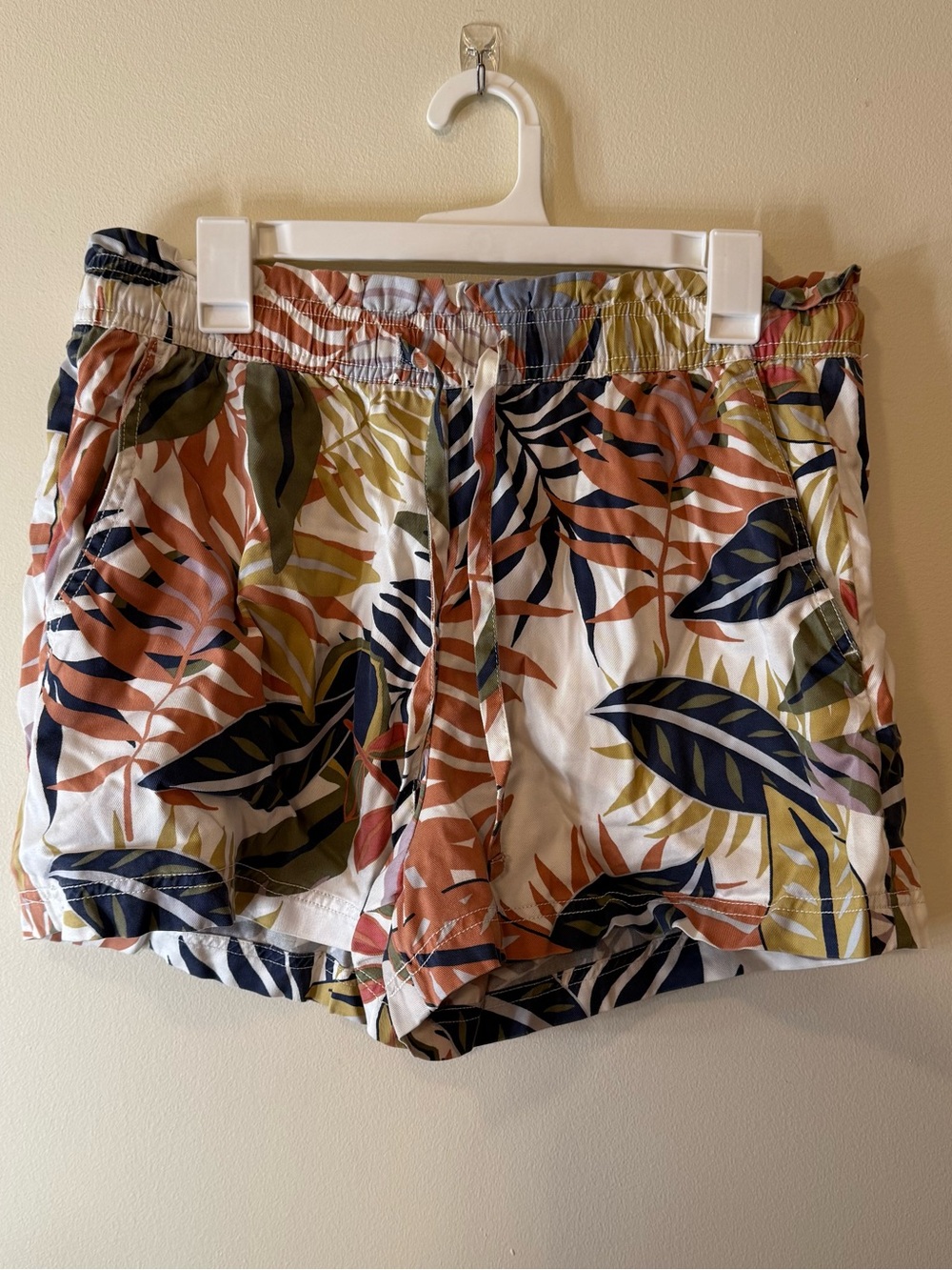 Tropical Leaf Print Women’s Drawstring Shorts - Multi